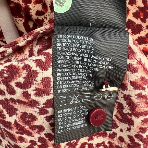 H&M red & cream size 12 animal print long sleeve button down - Picture 7 of 7
